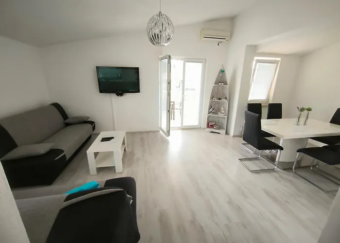 Rooms & Apartments Ana 2