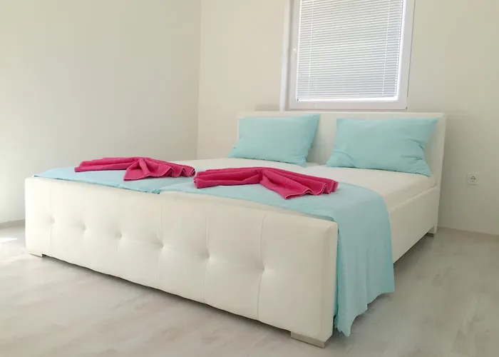 Rooms & Apartments Ana 2