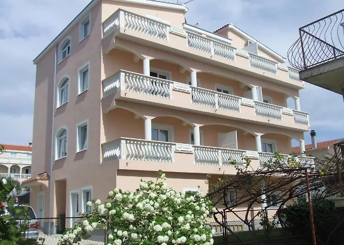 Rooms & Apartments Ana 2